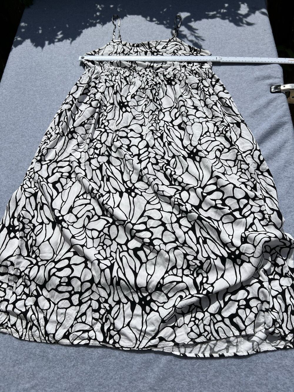 FUN2FUN Abstract Black White Smocked Spaghetti Strap Square Neck Midi Dress M